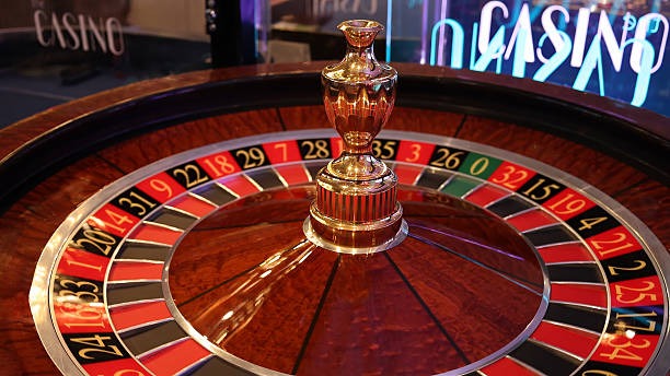 layar 303 platform interface showing sports betting and casino games